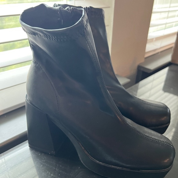 Diba Black Heeled Ankle Boots - Picture 1 of 5